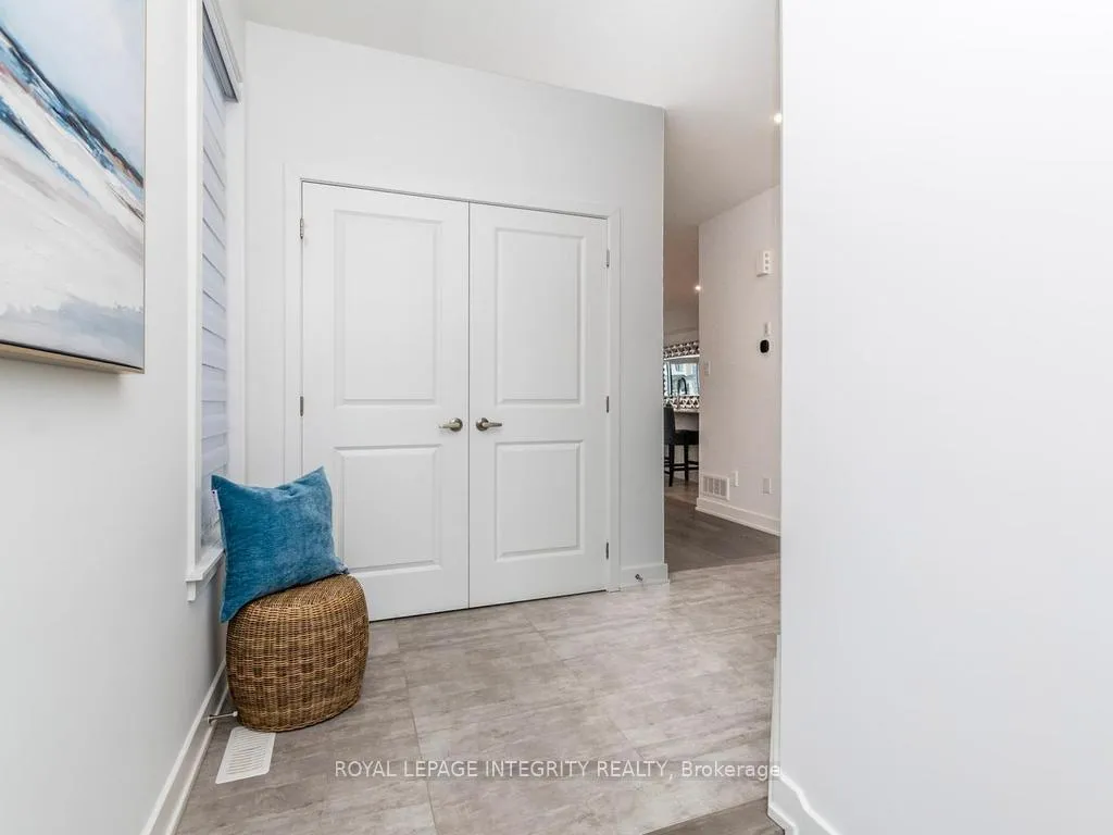 Photo 4 of 28 Mendoza Way, Ottawa, Kanata - Emerald Meadows/Trailwest — HOMEH
