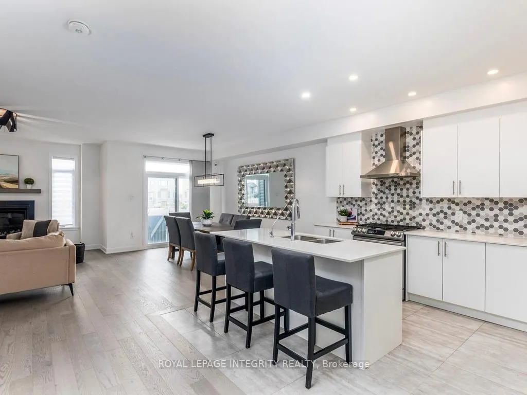 Photo 7 of 28 Mendoza Way, Ottawa, Kanata - Emerald Meadows/Trailwest — HOMEH