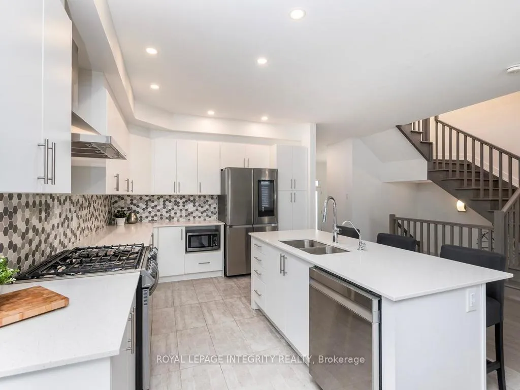 Photo 16 of 28 Mendoza Way, Ottawa, Kanata - Emerald Meadows/Trailwest — HOMEH