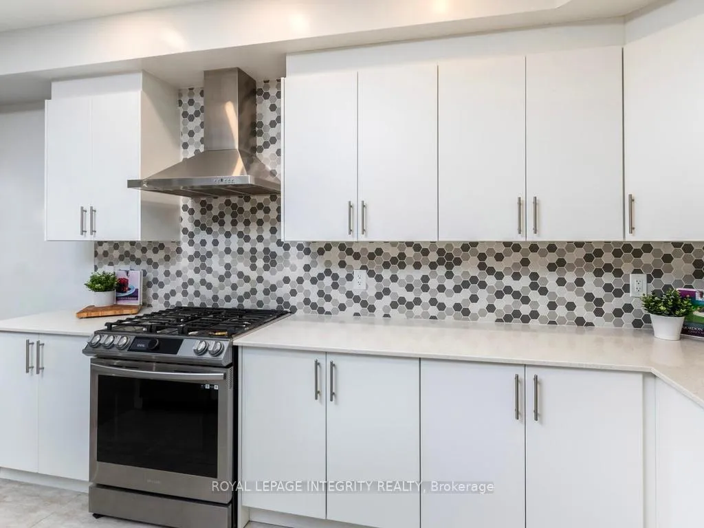 Photo 17 of 28 Mendoza Way, Ottawa, Kanata - Emerald Meadows/Trailwest — HOMEH