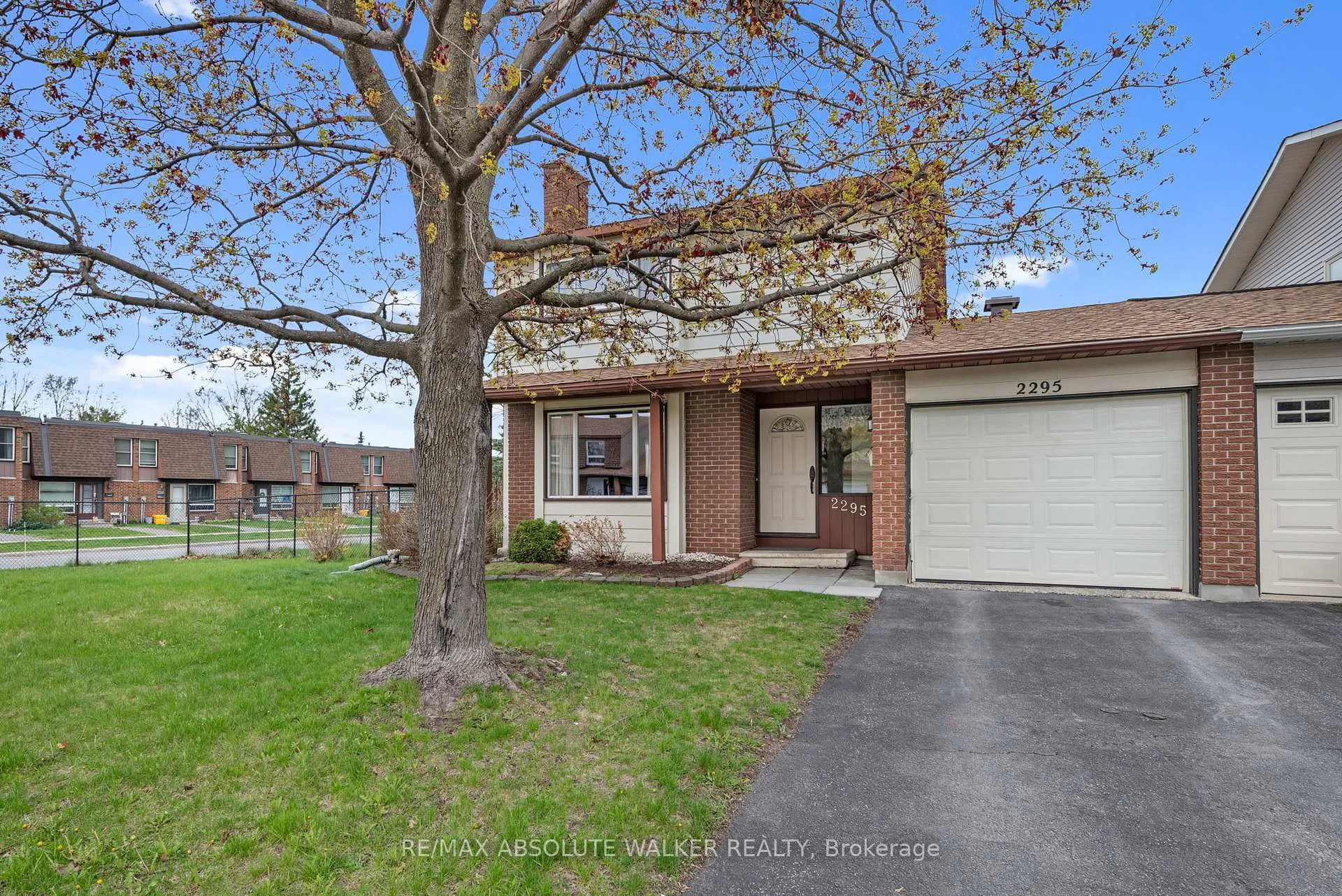 Photo 2 of 2295 Cotters Crescent, Ottawa, Windsor Park Village — HOMEH