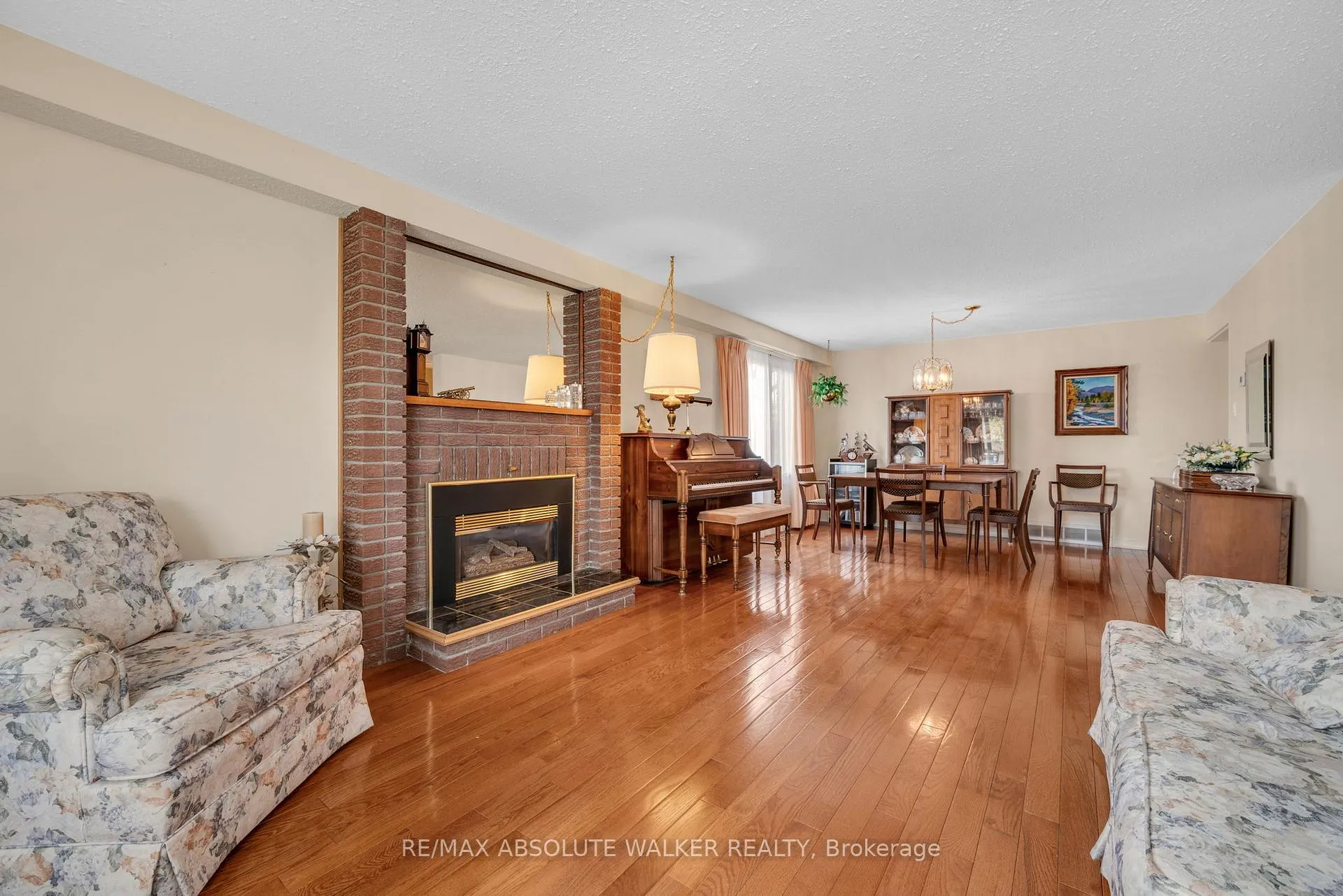 Photo 6 of 2295 Cotters Crescent, Ottawa, Windsor Park Village — HOMEH