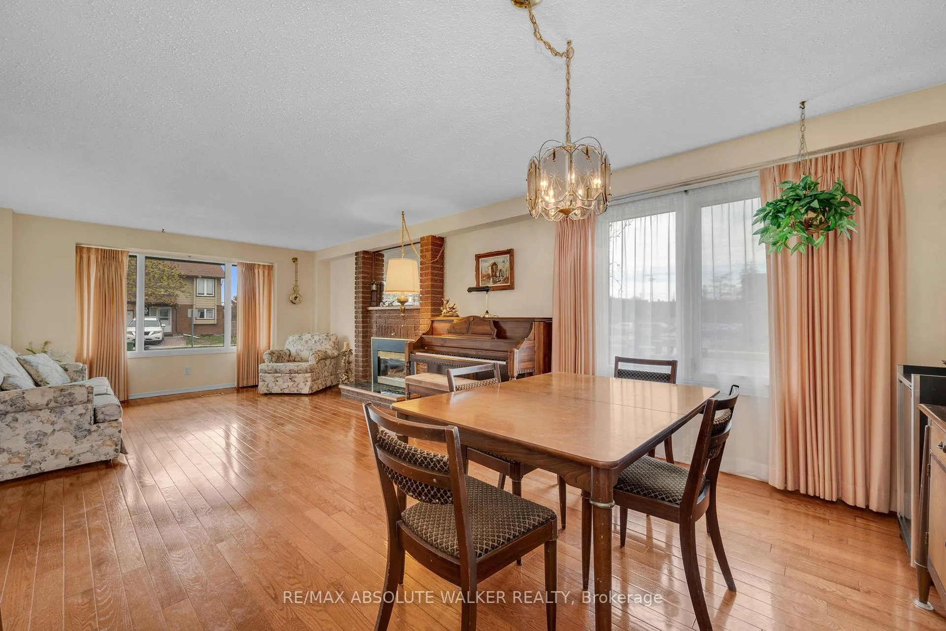 Photo 8 of 2295 Cotters Crescent, Ottawa, Windsor Park Village — HOMEH