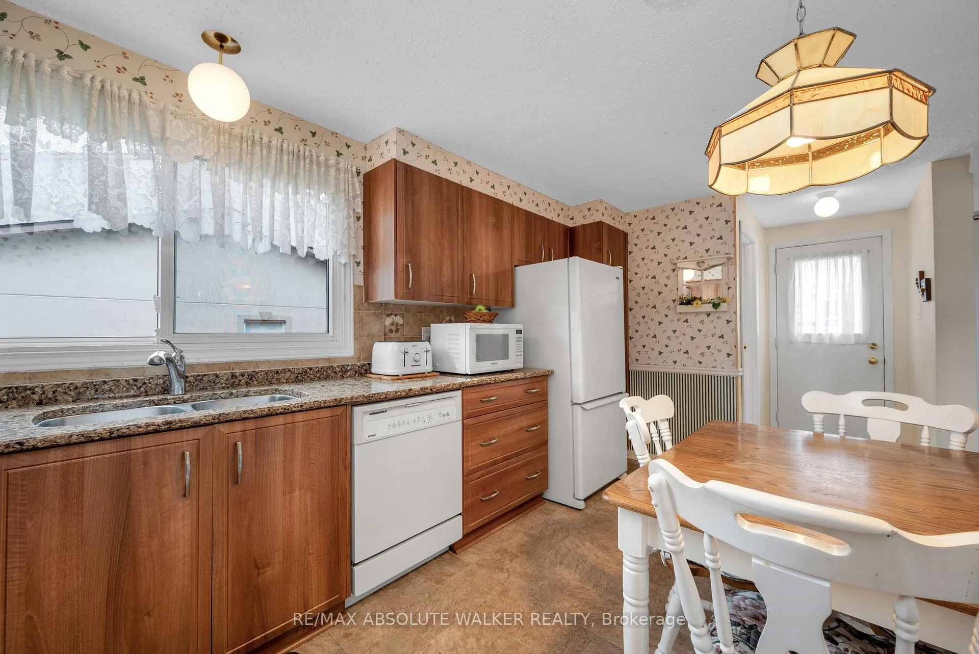 Photo 11 of 2295 Cotters Crescent, Ottawa, Windsor Park Village — HOMEH