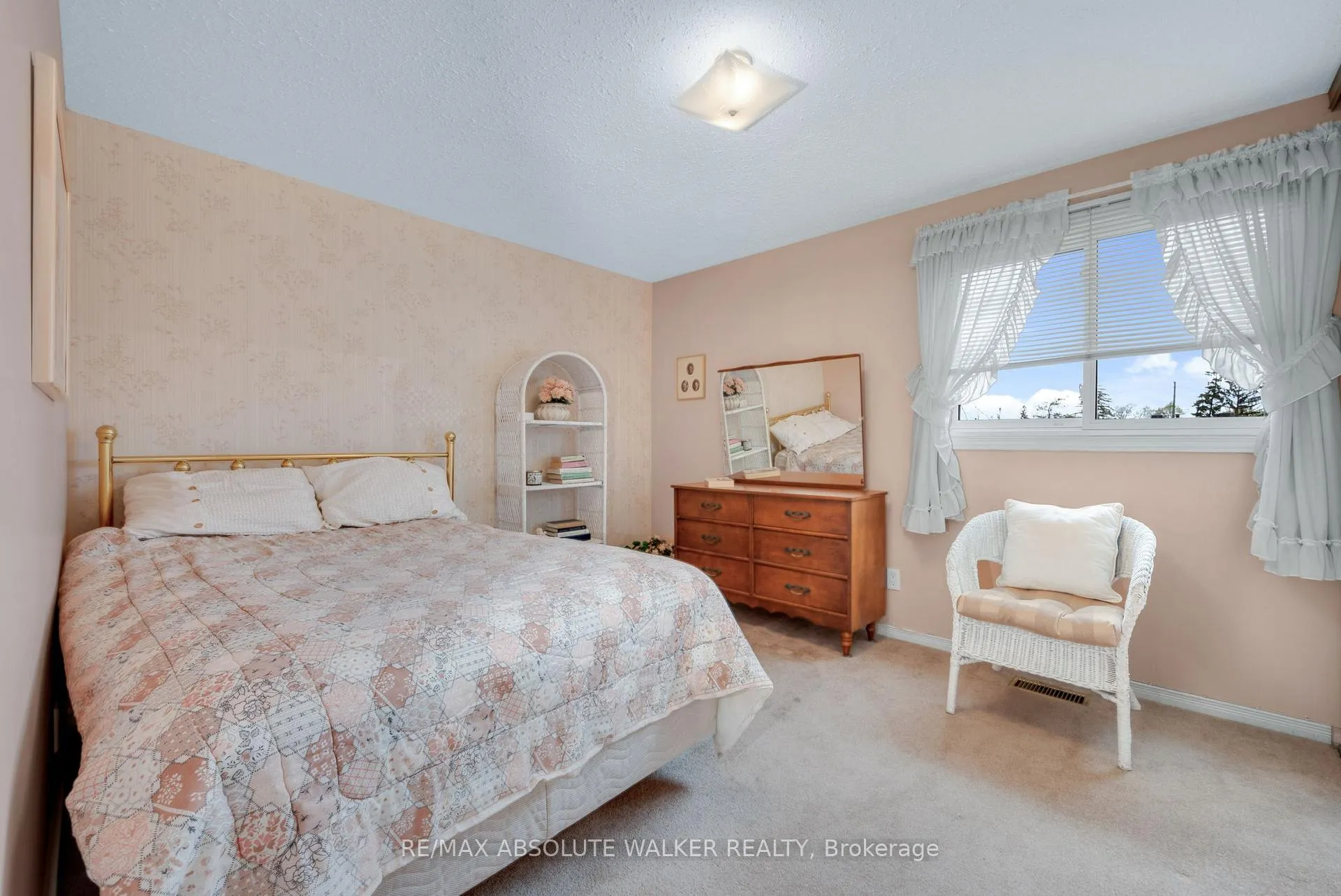 Photo 17 of 2295 Cotters Crescent, Ottawa, Windsor Park Village — HOMEH