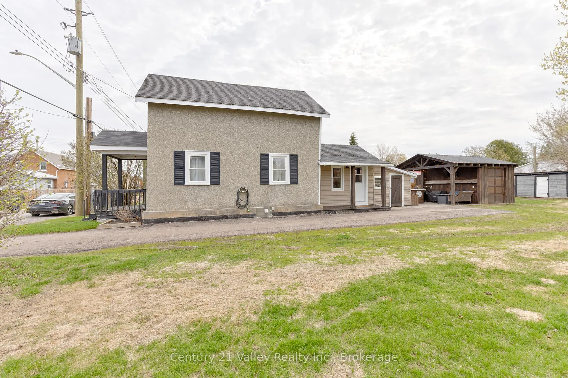 Photo 2 of 319 Mary Avenue, Renfrew — HOMEH
