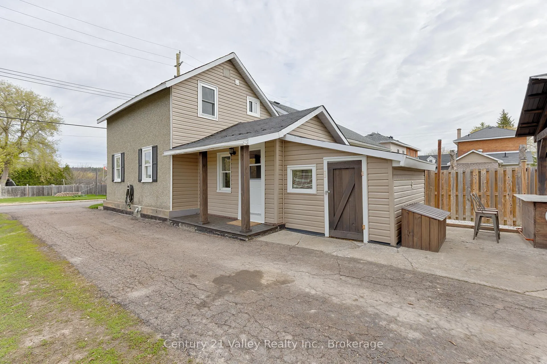 Photo 3 of 319 Mary Avenue, Renfrew — HOMEH