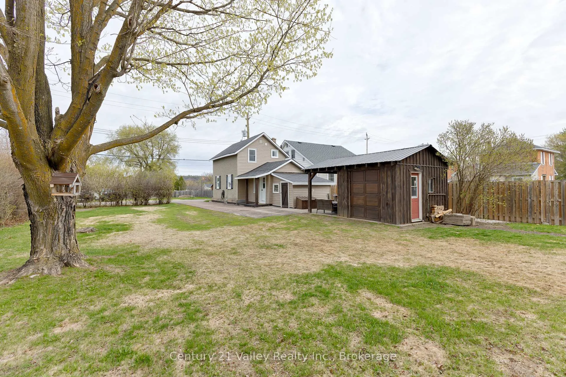 Photo 4 of 319 Mary Avenue, Renfrew — HOMEH