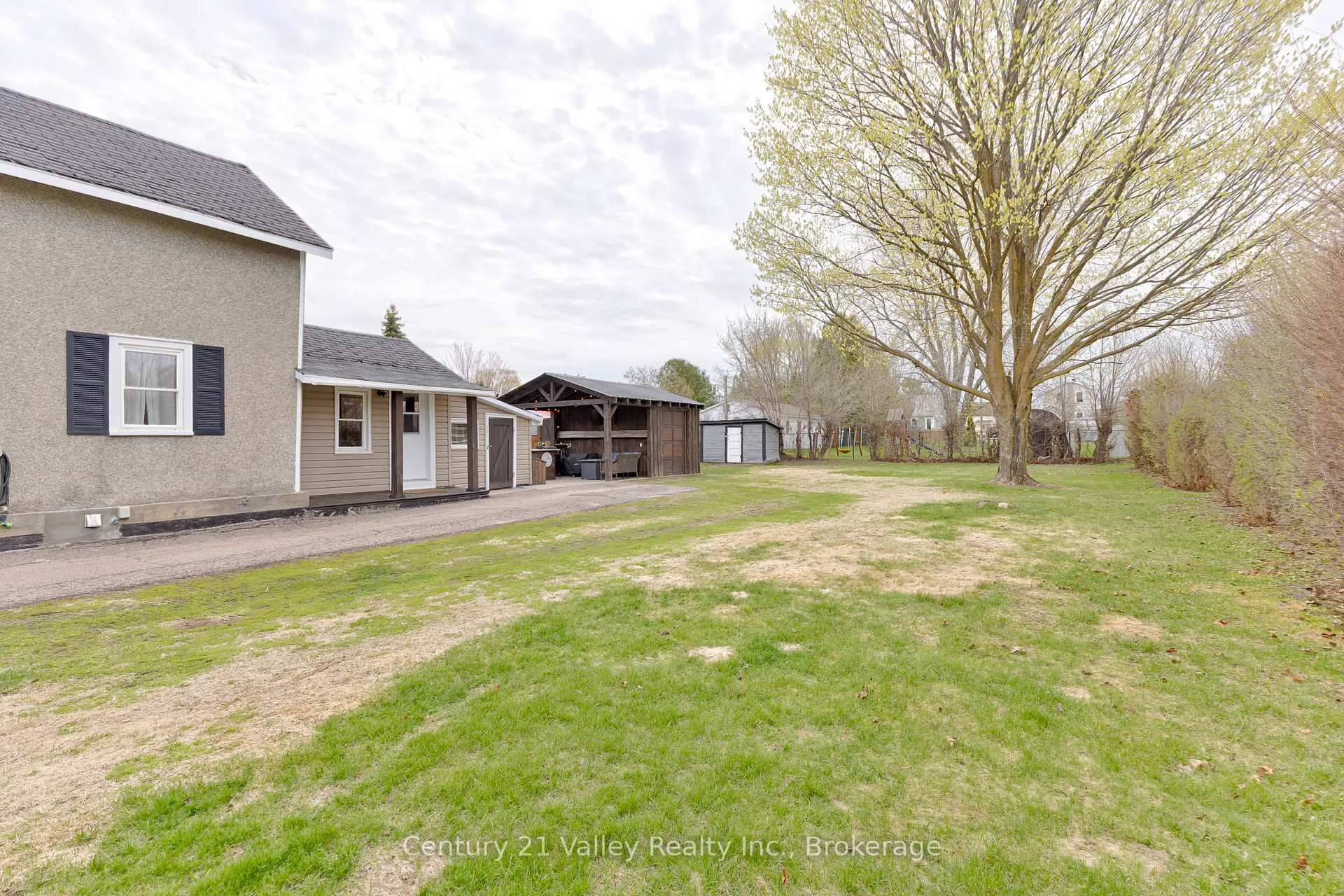 Photo 9 of 319 Mary Avenue, Renfrew — HOMEH