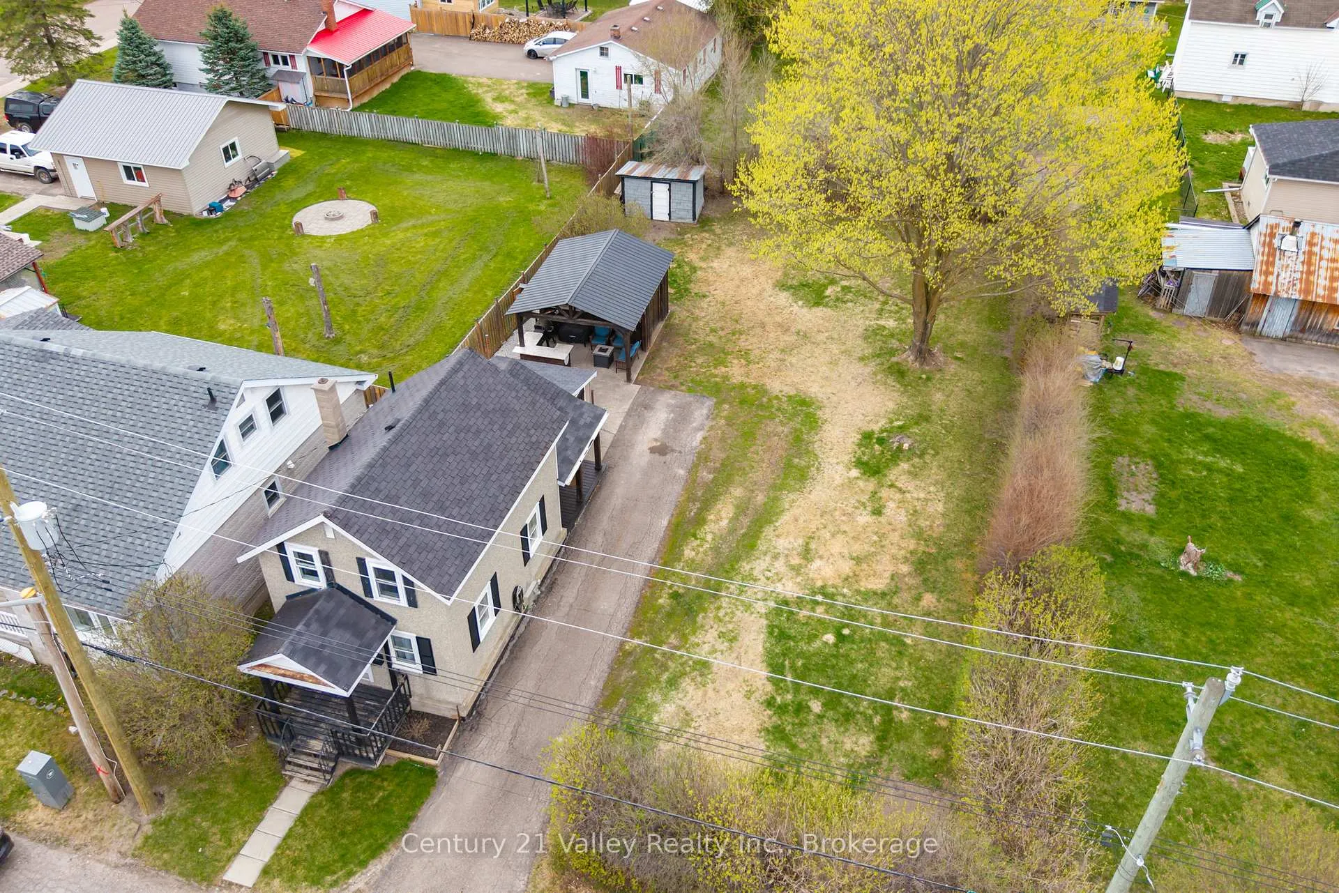Photo 10 of 319 Mary Avenue, Renfrew — HOMEH