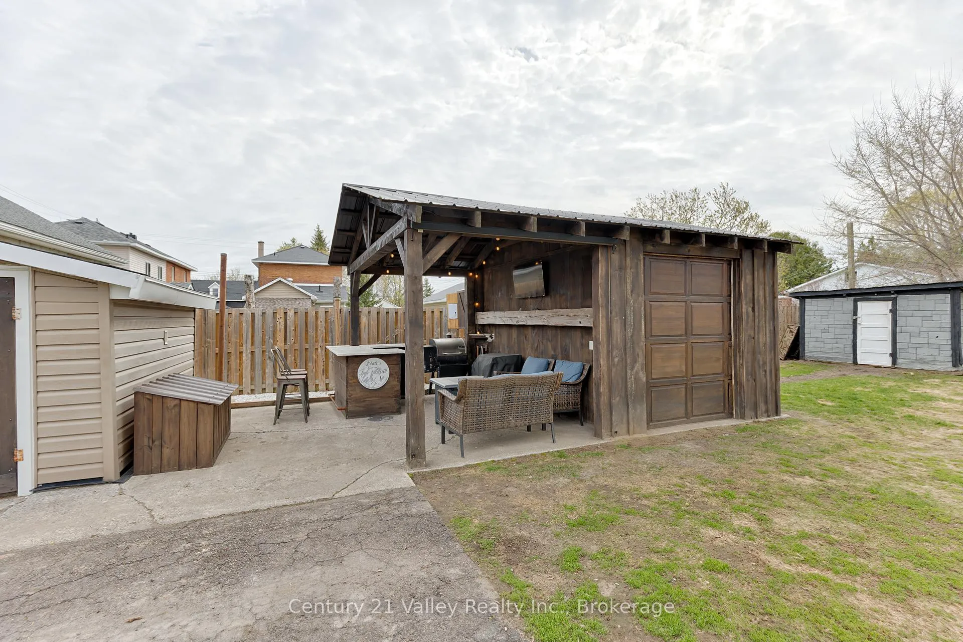 Photo 15 of 319 Mary Avenue, Renfrew — HOMEH