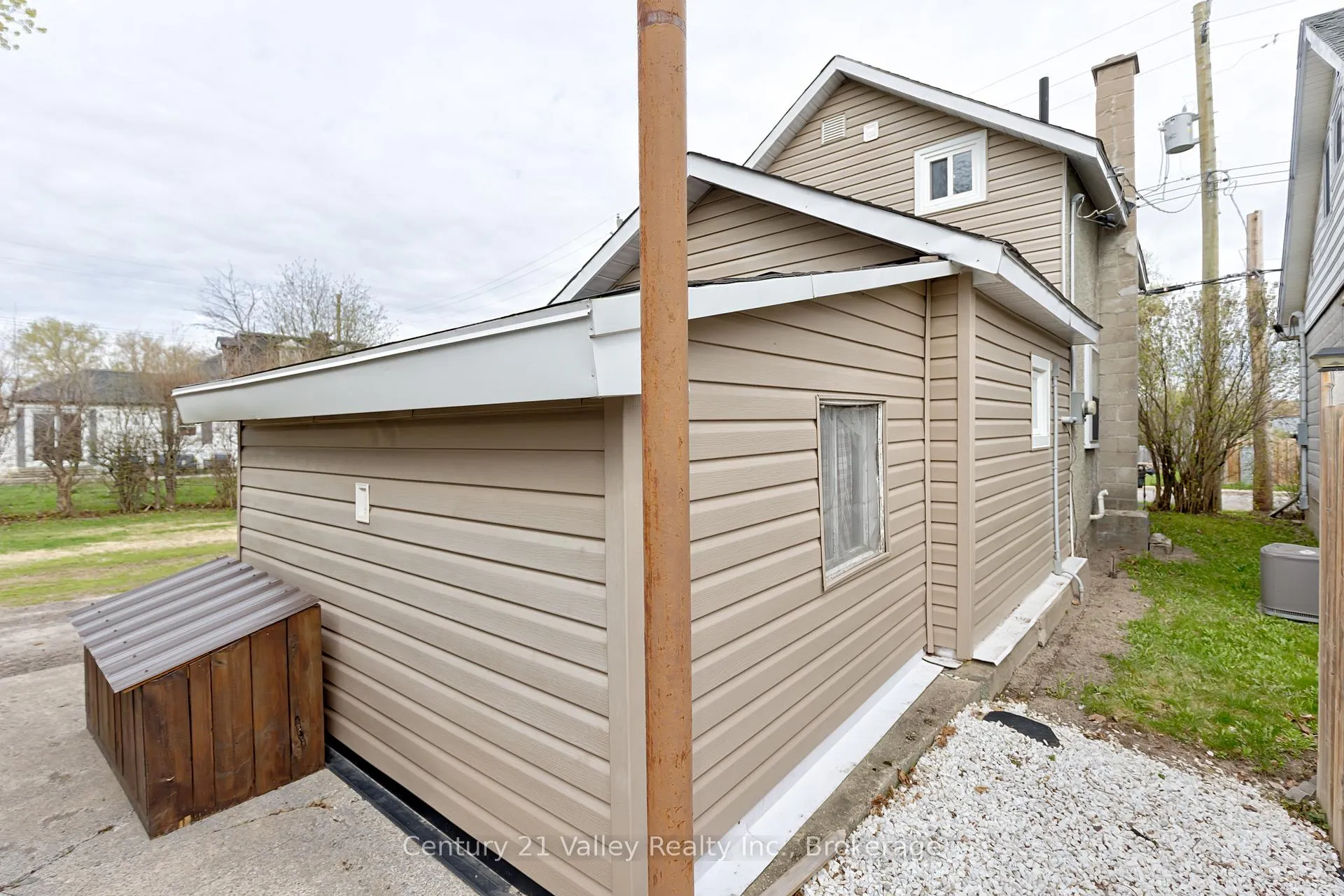 Photo 16 of 319 Mary Avenue, Renfrew — HOMEH