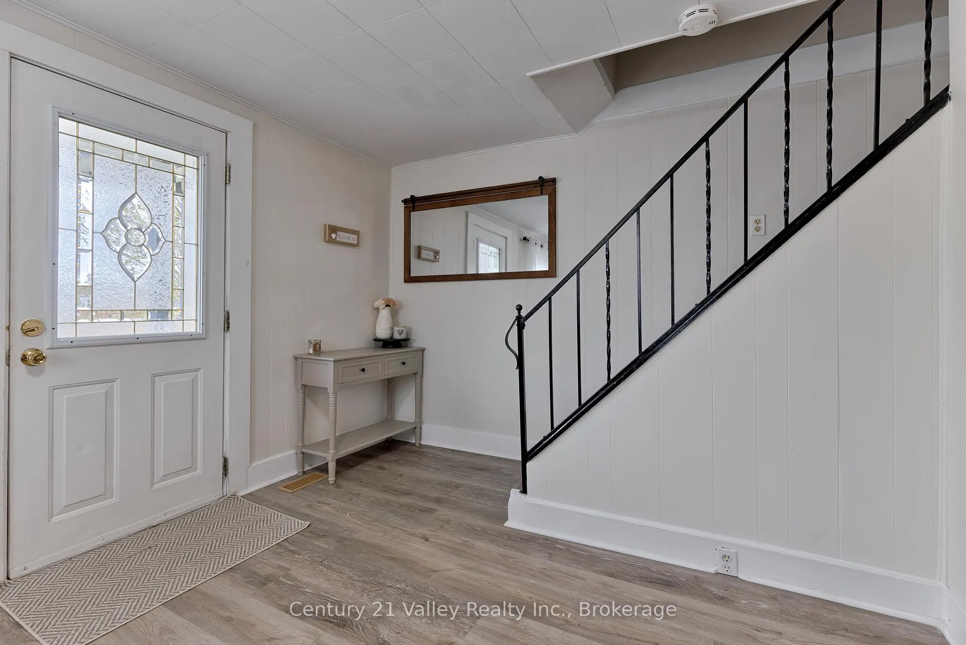 Photo 17 of 319 Mary Avenue, Renfrew — HOMEH