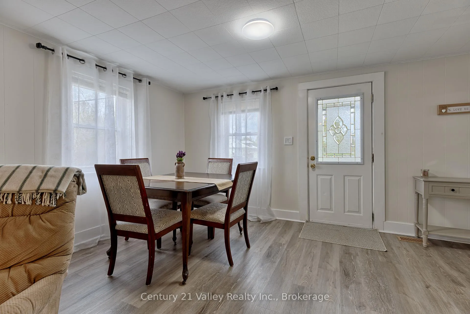 Photo 18 of 319 Mary Avenue, Renfrew — HOMEH