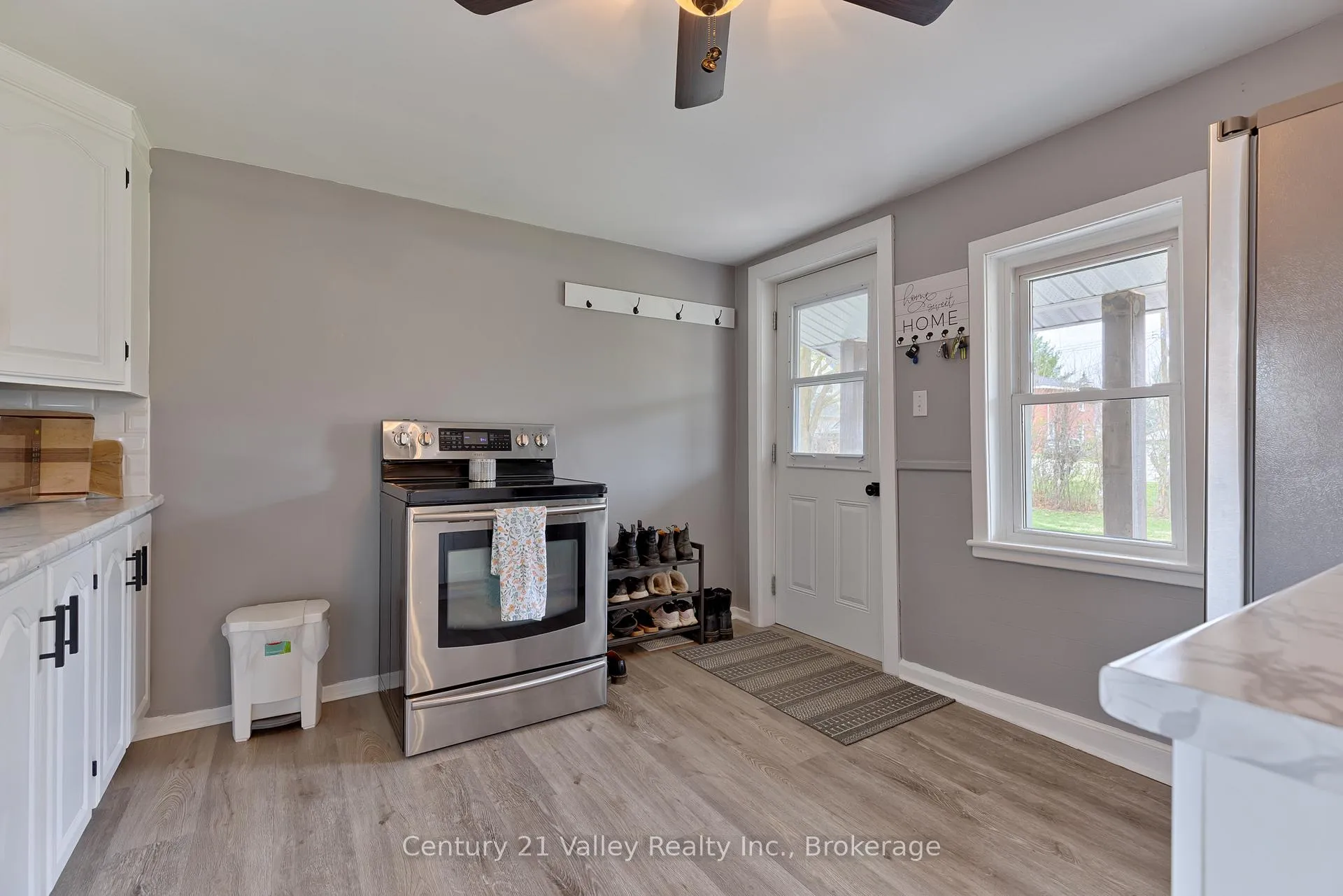 Photo 27 of 319 Mary Avenue, Renfrew — HOMEH