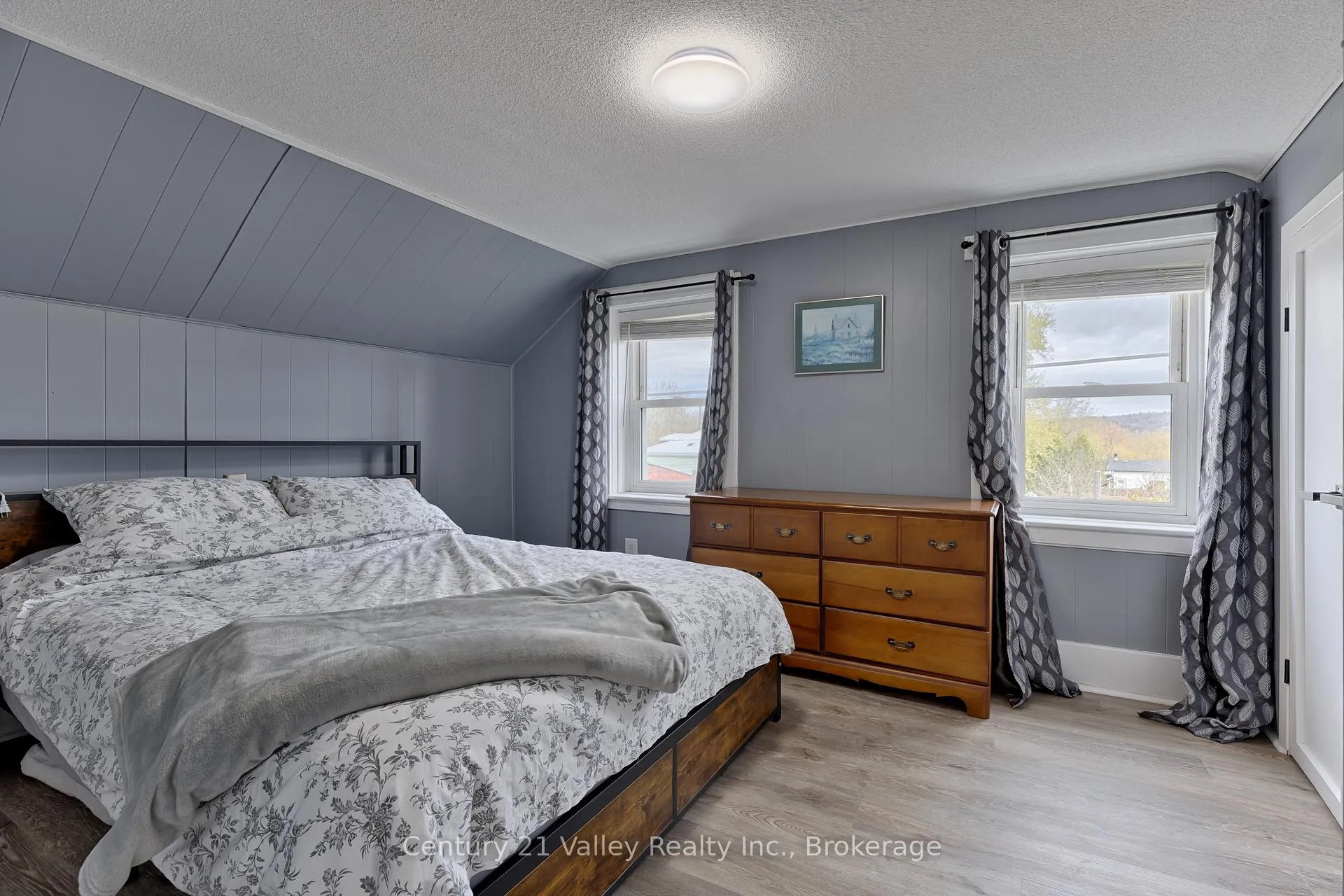 Photo 31 of 319 Mary Avenue, Renfrew — HOMEH