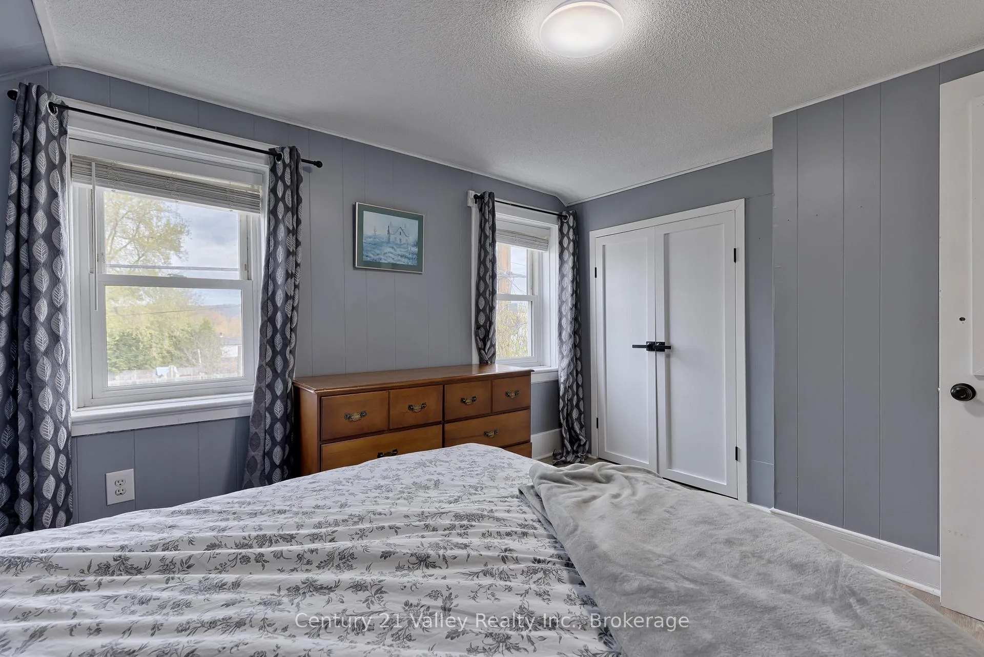 Photo 32 of 319 Mary Avenue, Renfrew — HOMEH