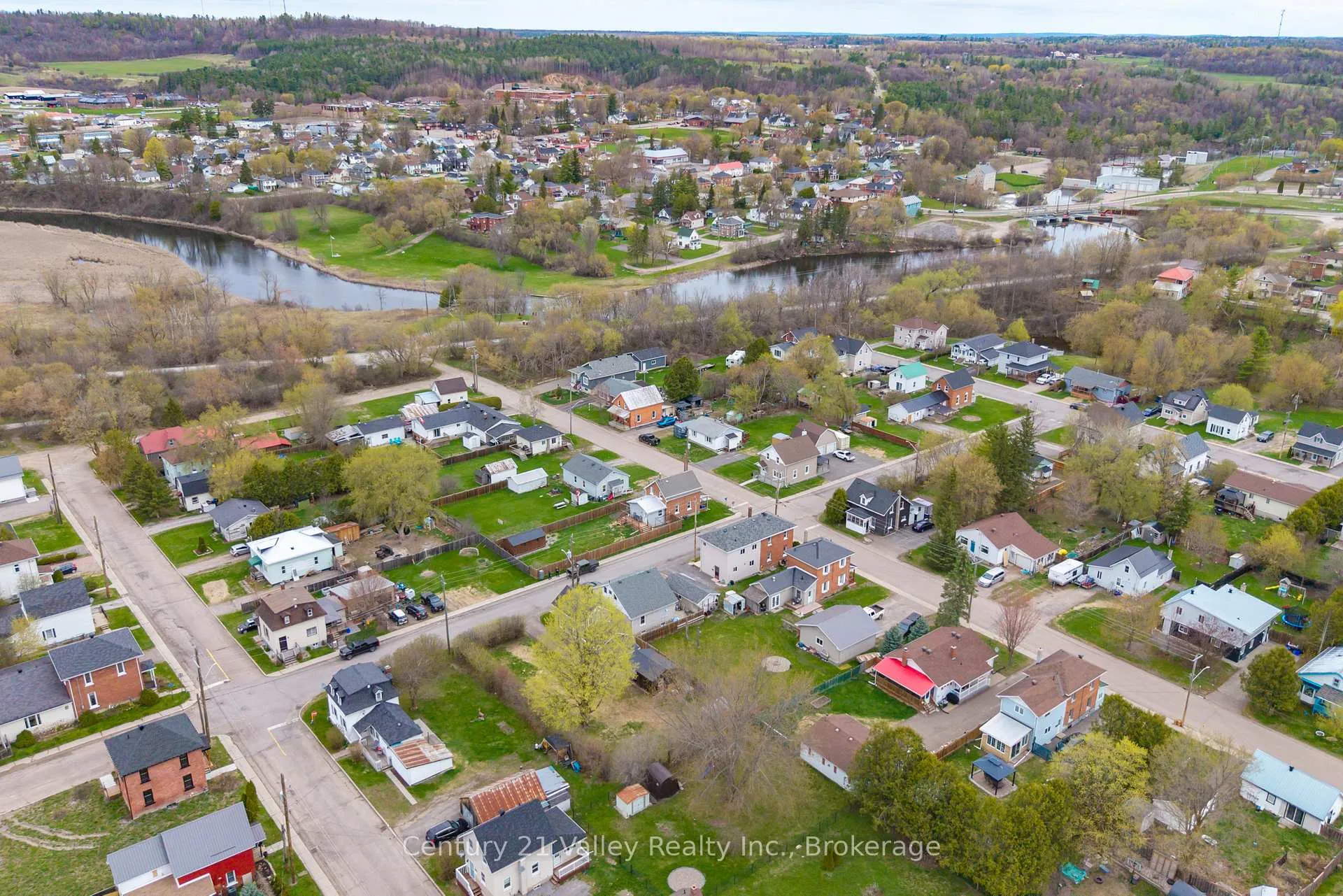 Photo 35 of 319 Mary Avenue, Renfrew — HOMEH