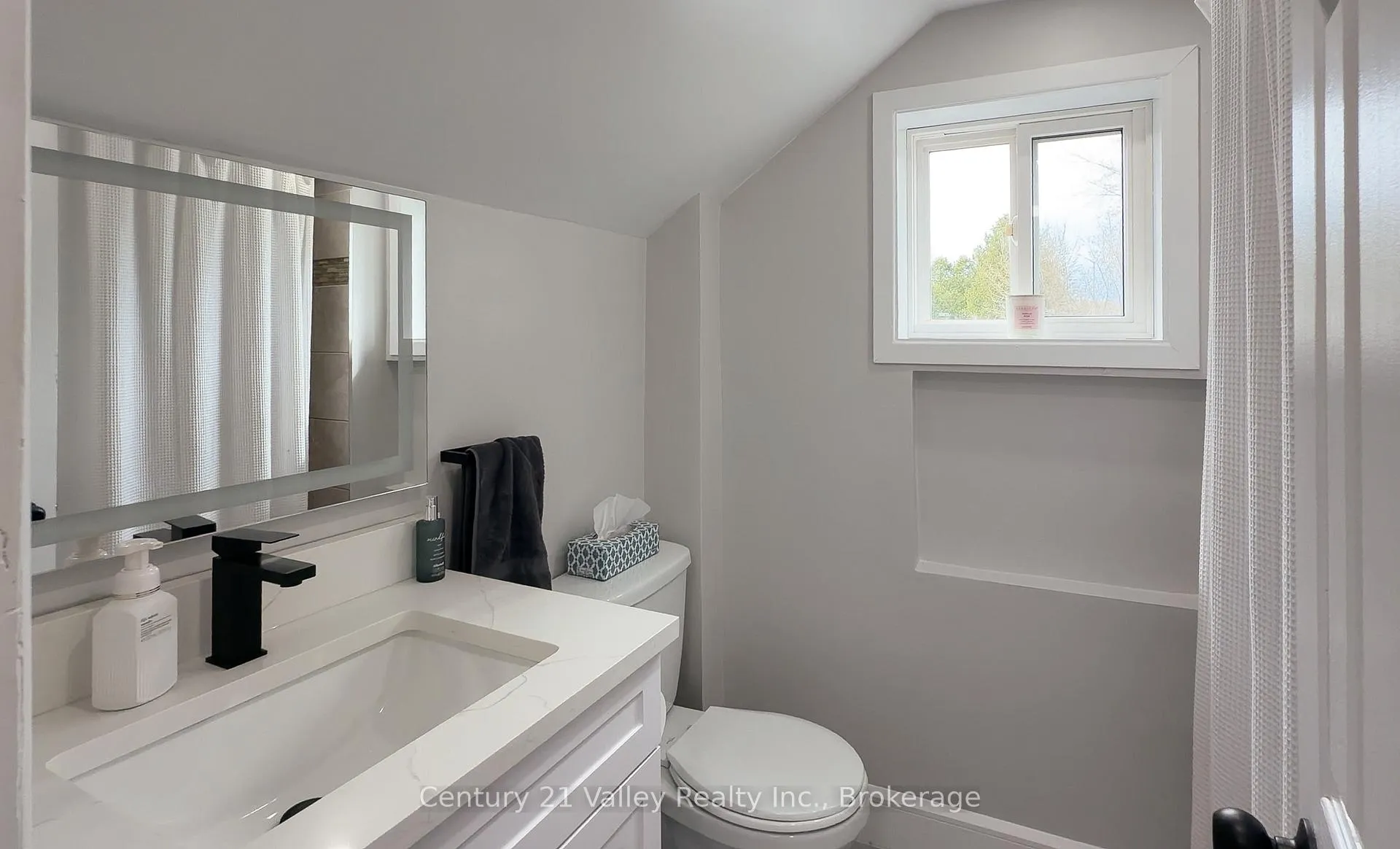 Photo 36 of 319 Mary Avenue, Renfrew — HOMEH
