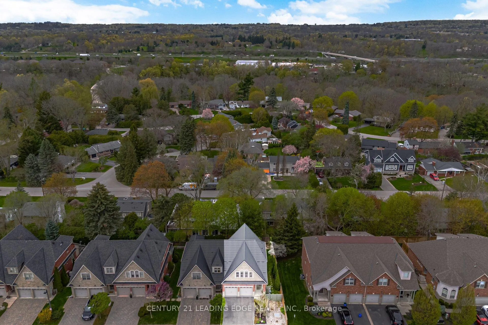 Photo 2 of 1051 Fernridge Common, Burlington, Bayview — HOMEH
