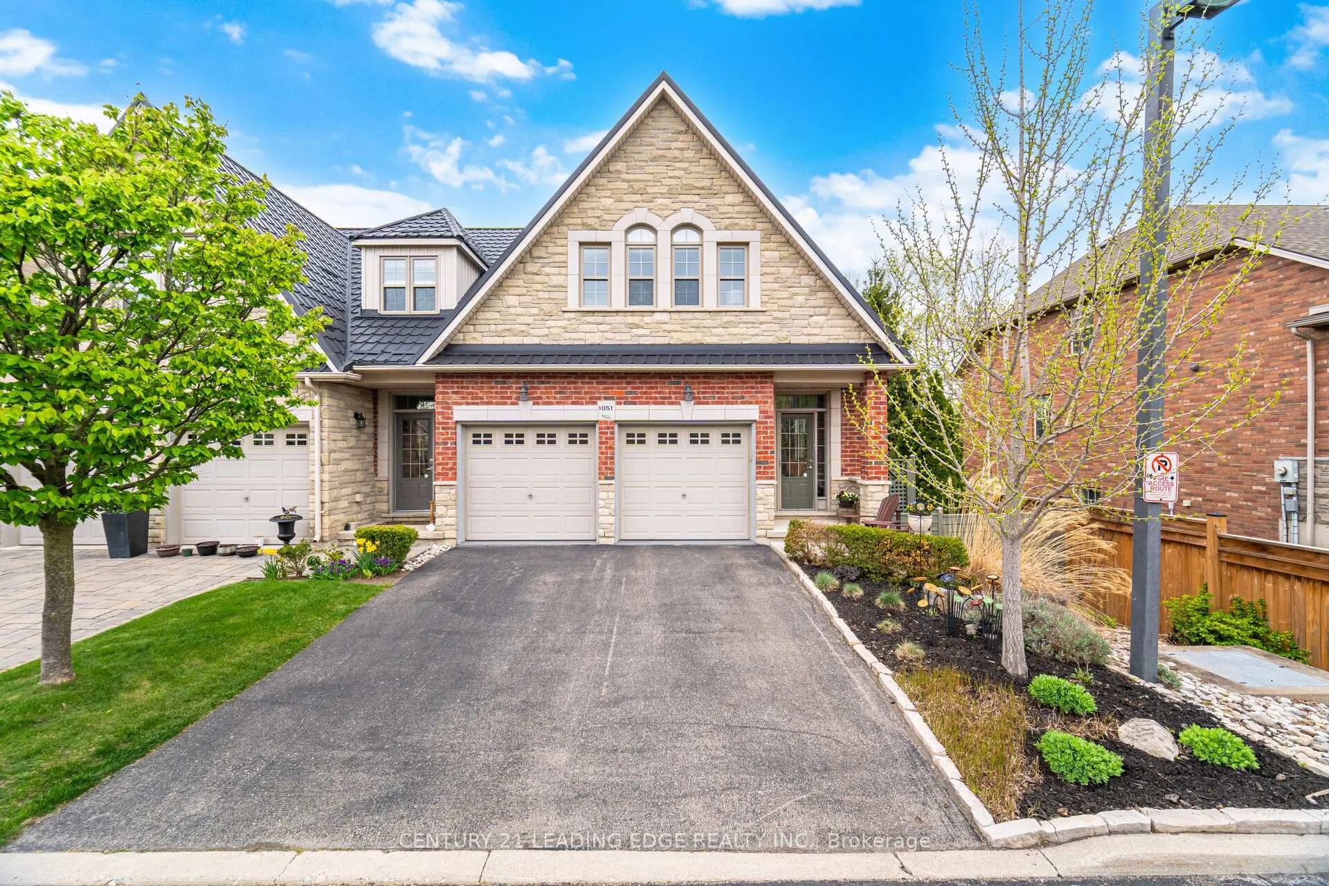 Photo 3 of 1051 Fernridge Common, Burlington, Bayview — HOMEH