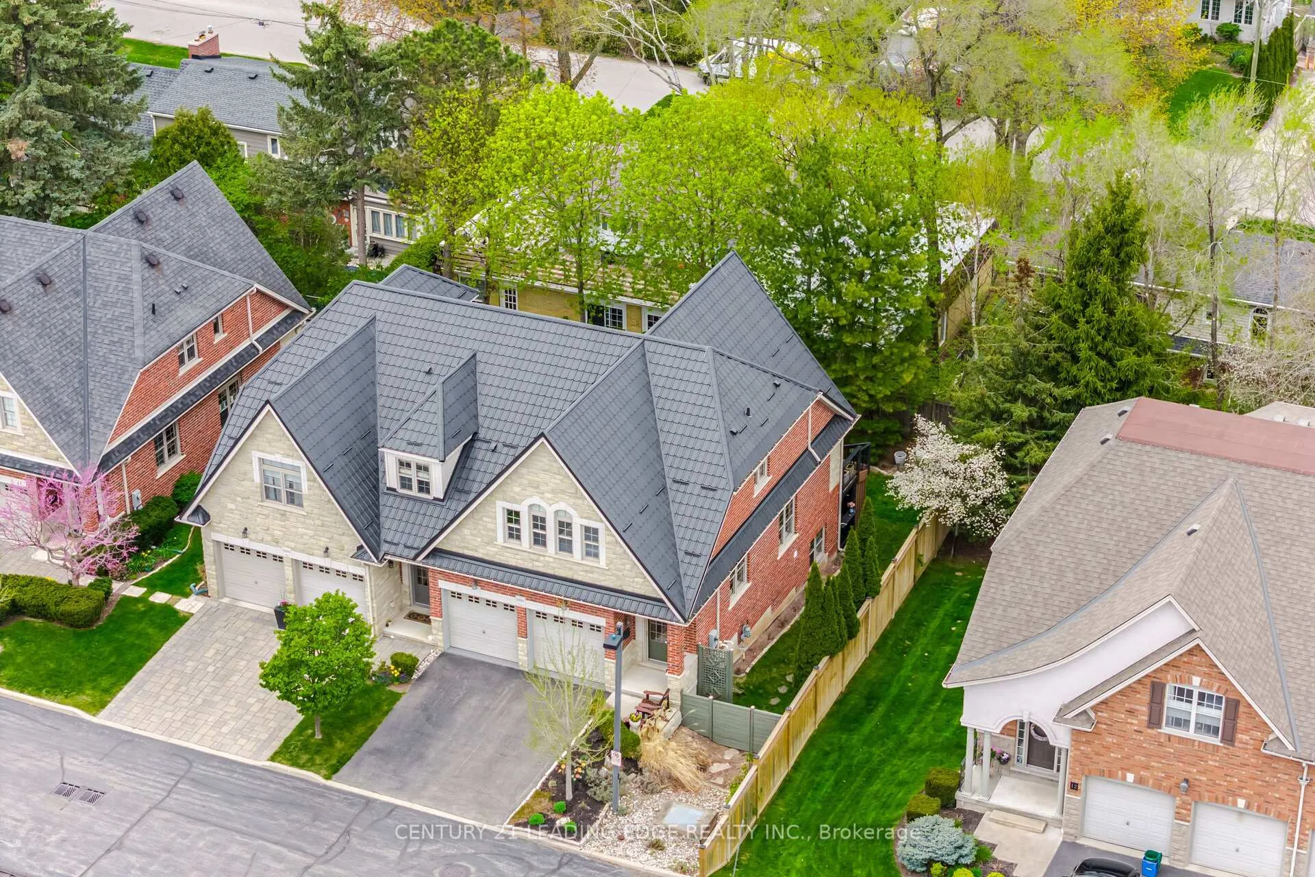 Photo 4 of 1051 Fernridge Common, Burlington, Bayview — HOMEH