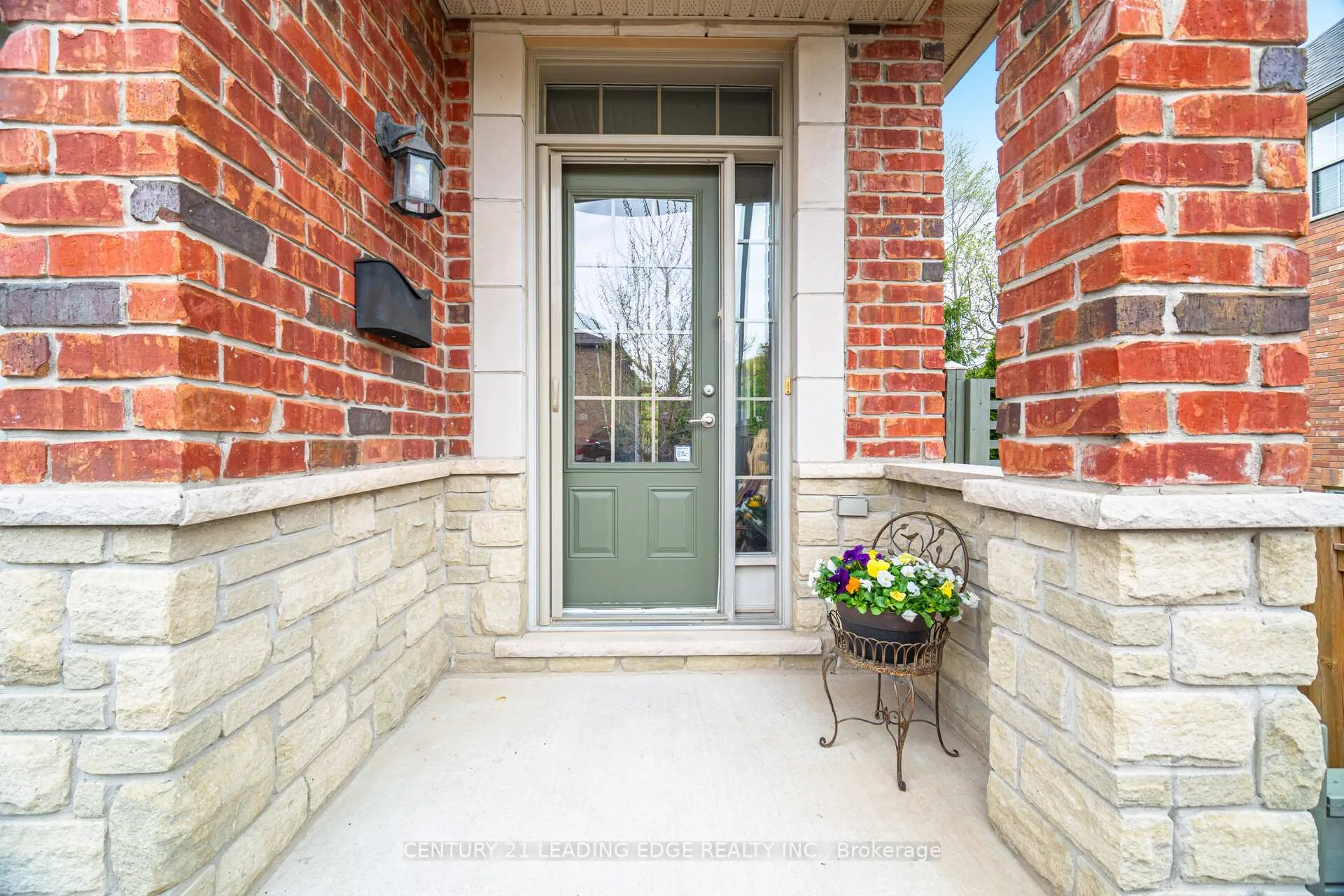 Photo 9 of 1051 Fernridge Common, Burlington, Bayview — HOMEH