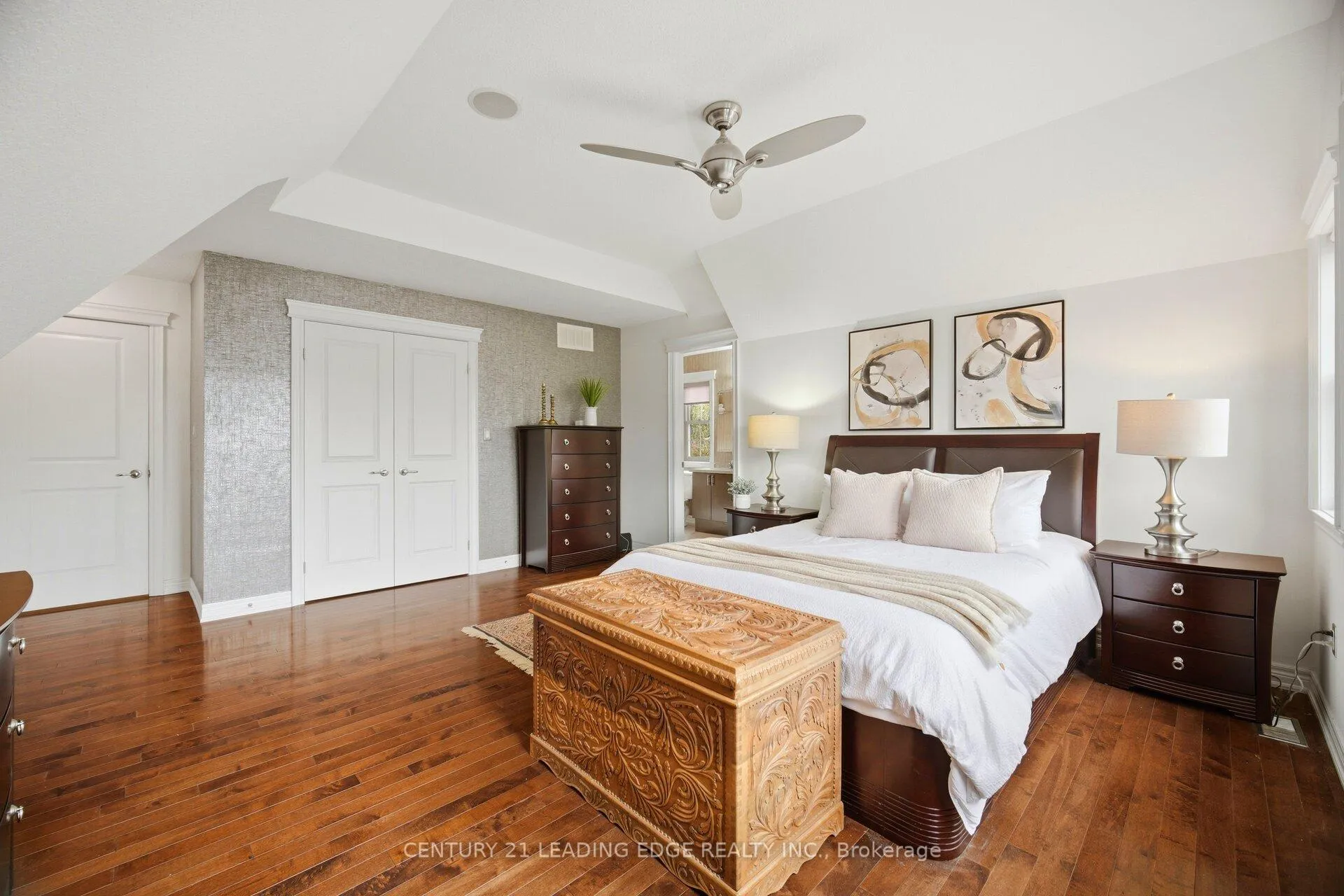 Photo 25 of 1051 Fernridge Common, Burlington, Bayview — HOMEH