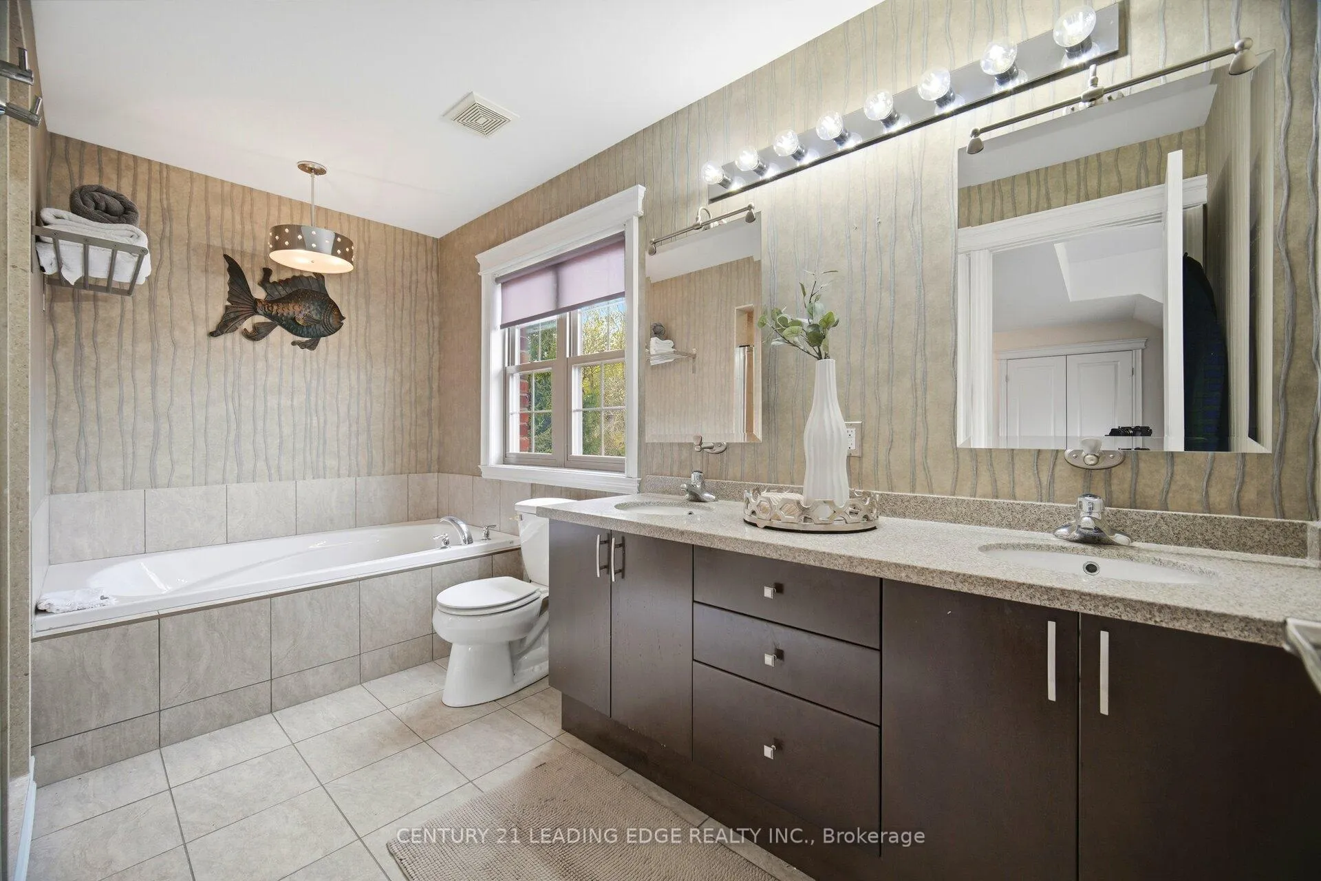 Photo 27 of 1051 Fernridge Common, Burlington, Bayview — HOMEH