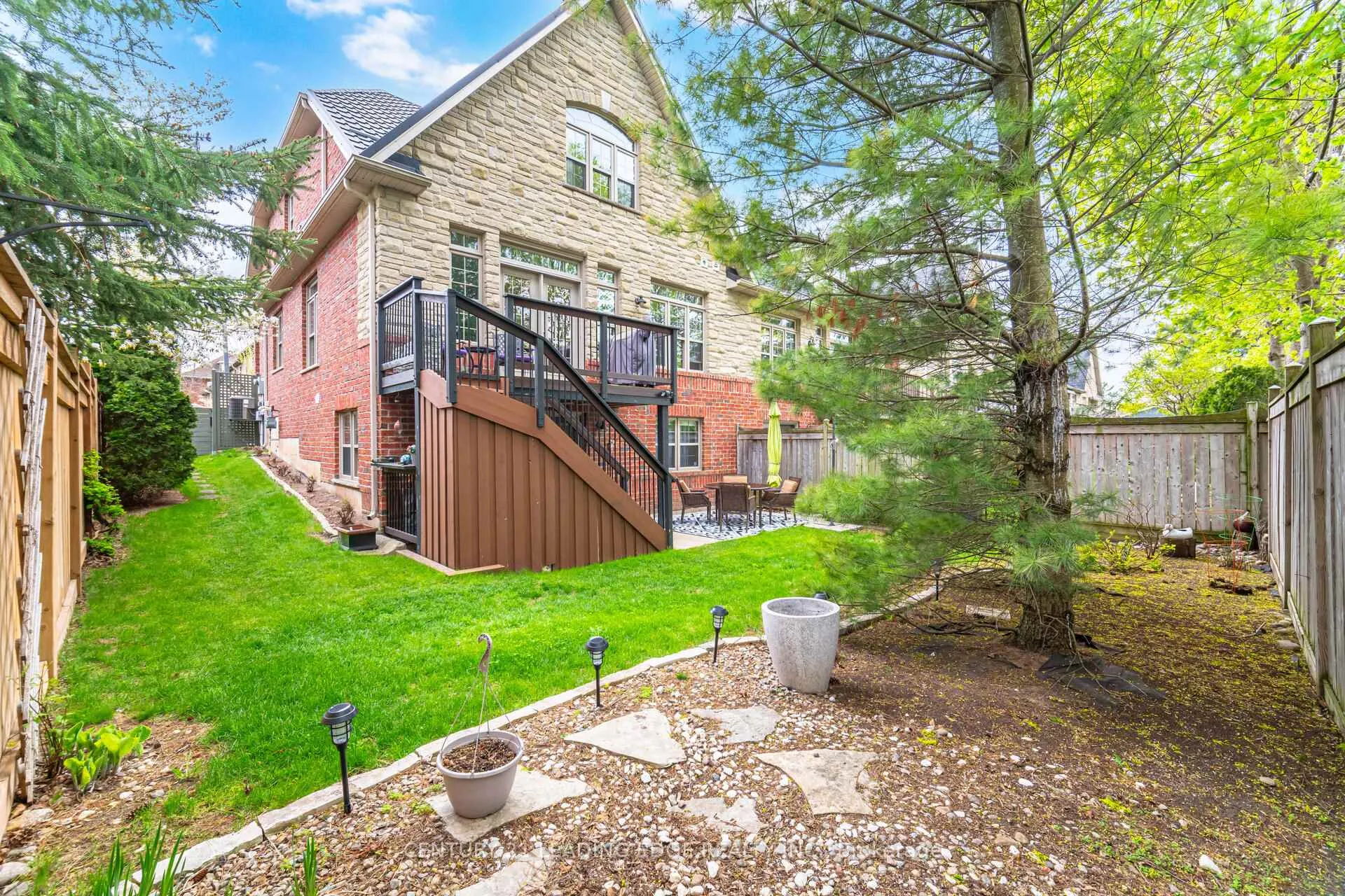 Photo 44 of 1051 Fernridge Common, Burlington, Bayview — HOMEH