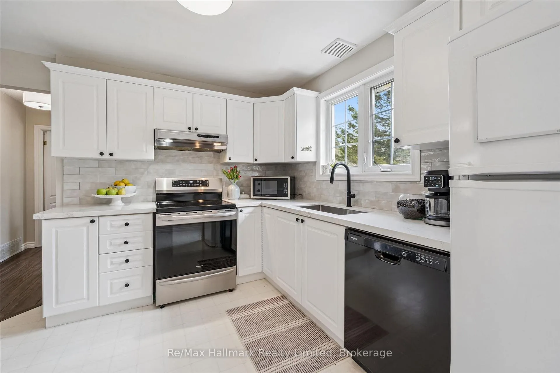 Photo 13 of 139 Milton Street, Bracebridge, Draper — HOMEH