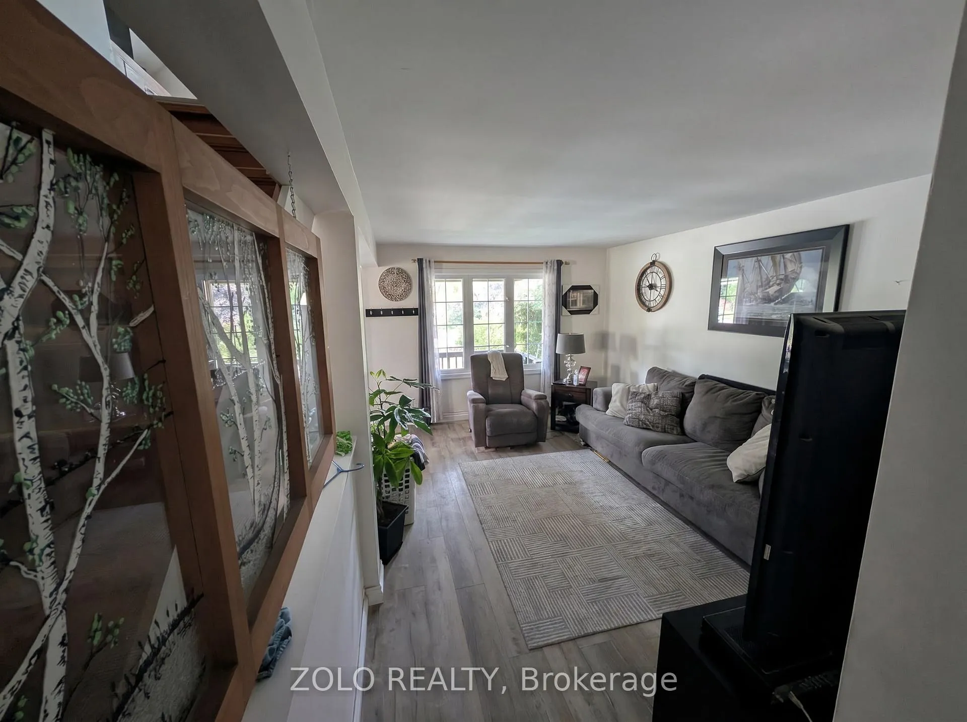 Photo 3 of 369 Athol Street E, Oshawa, Central — HOMEH