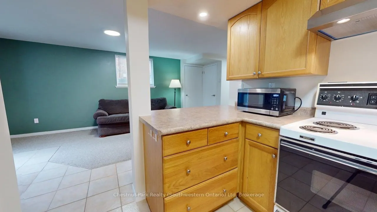 Photo 6 of Unit Lower, 22 Moss Place, Guelph, Kortright West — HOMEH