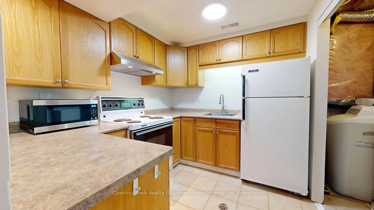 Photo 7 of Unit Lower, 22 Moss Place, Guelph, Kortright West — HOMEH