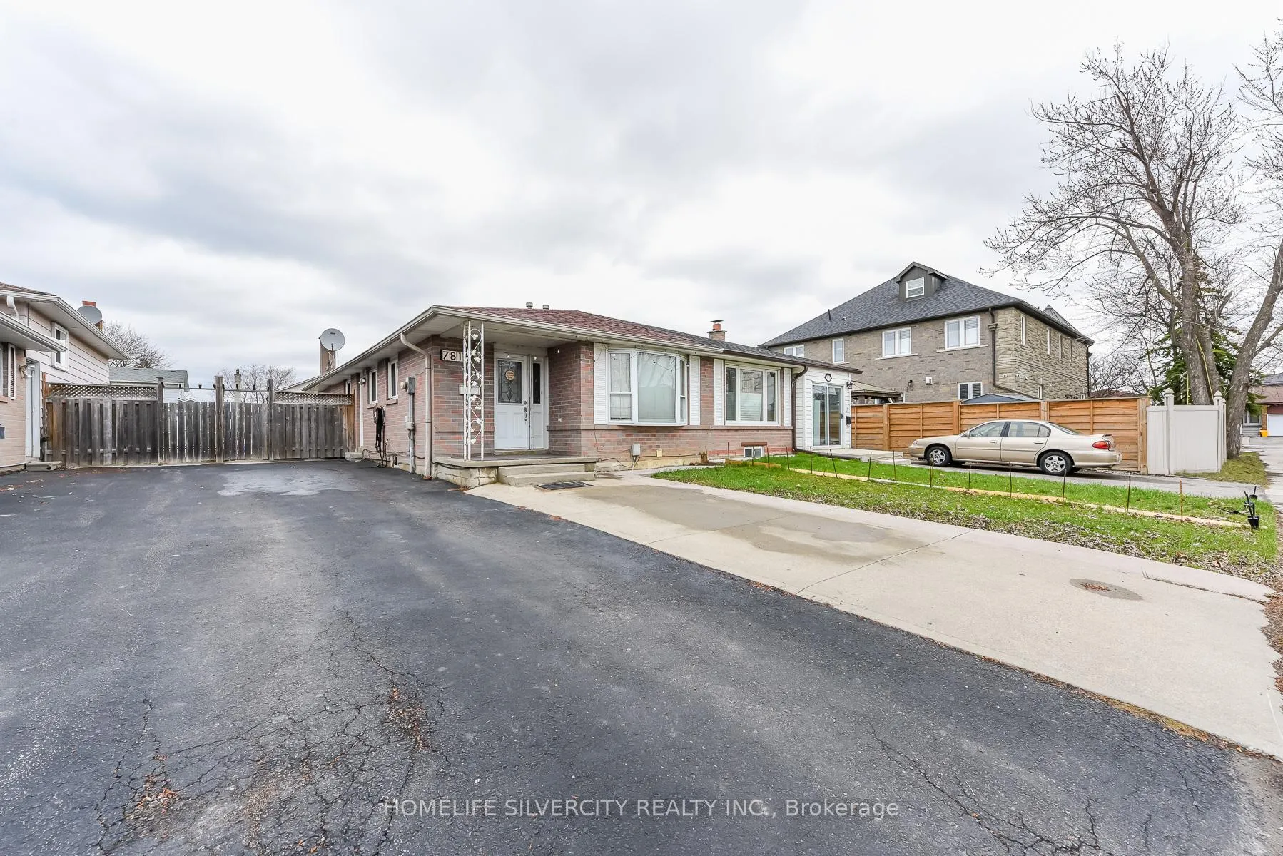 Photo 4 of 7816 Priory Crescent, Mississauga, Malton — HOMEH