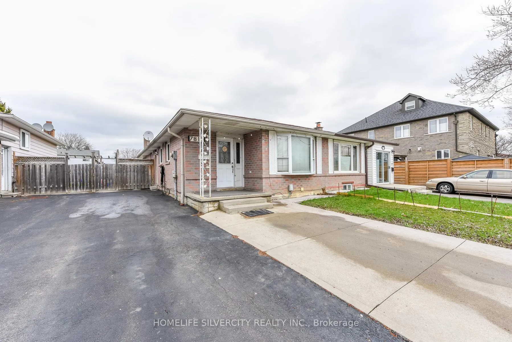 Photo 5 of 7816 Priory Crescent, Mississauga, Malton — HOMEH