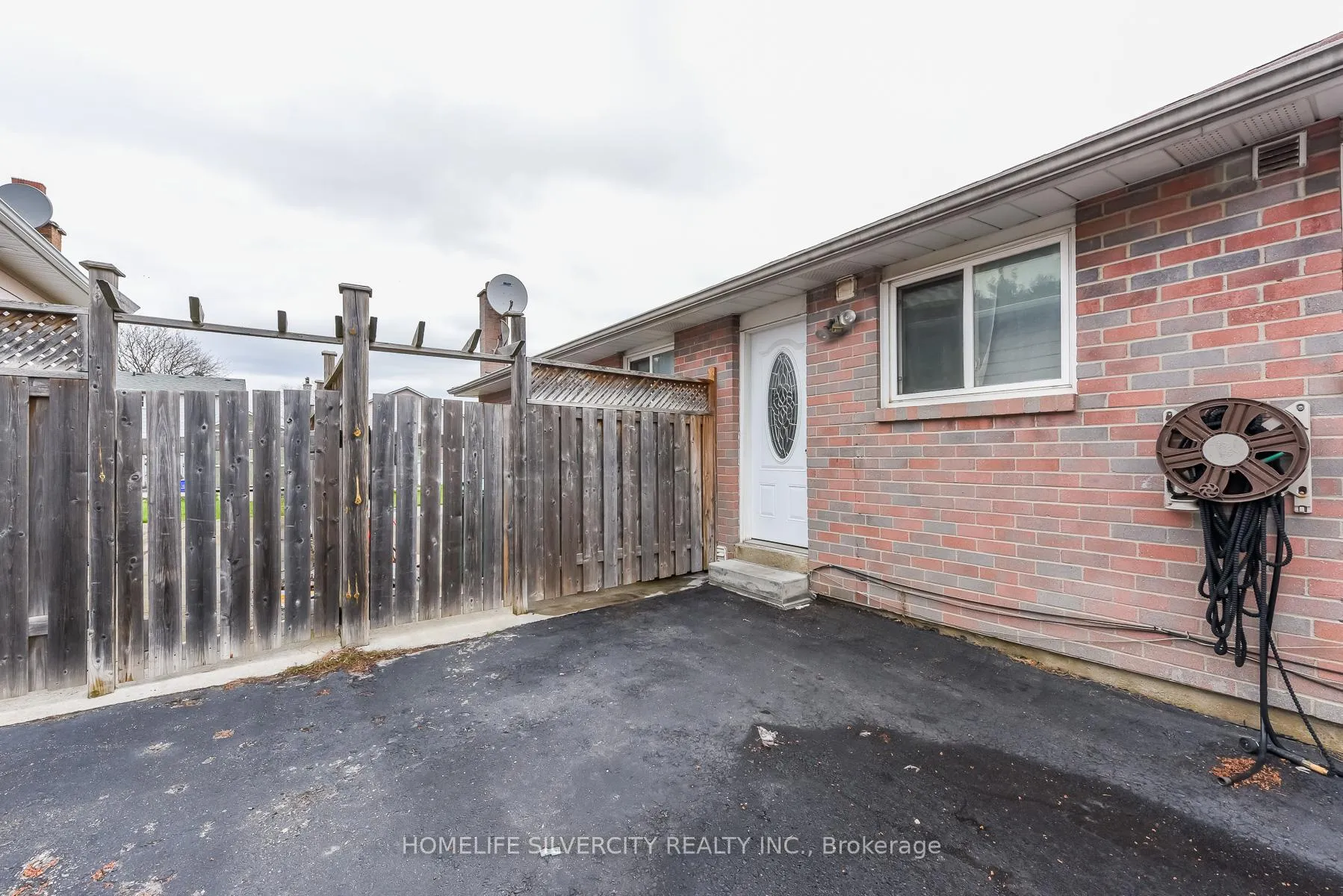 Photo 6 of 7816 Priory Crescent, Mississauga, Malton — HOMEH