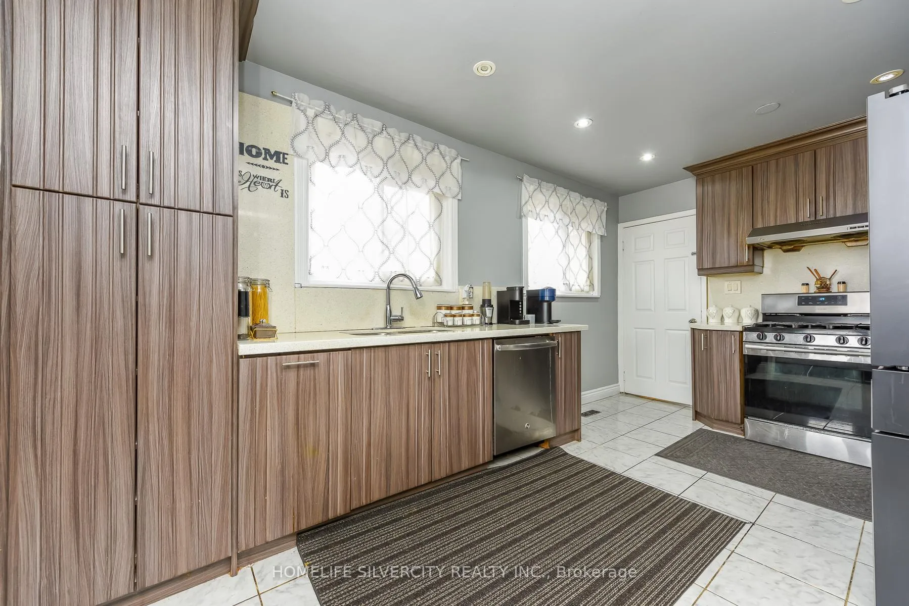 Photo 8 of 7816 Priory Crescent, Mississauga, Malton — HOMEH