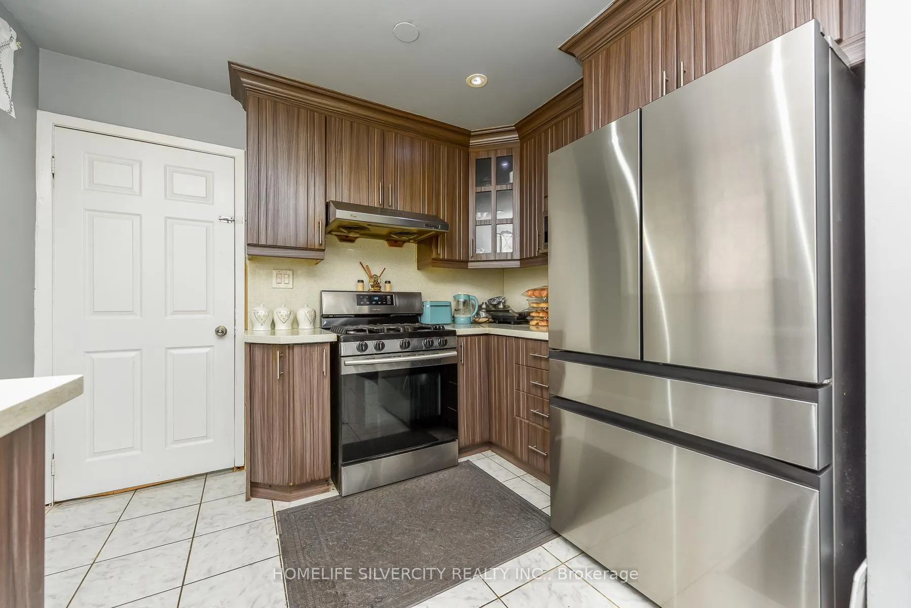 Photo 9 of 7816 Priory Crescent, Mississauga, Malton — HOMEH