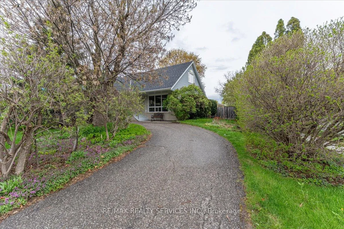 Photo 4 of 2 Windermere Court, Brampton, Northwood Park — HOMEH