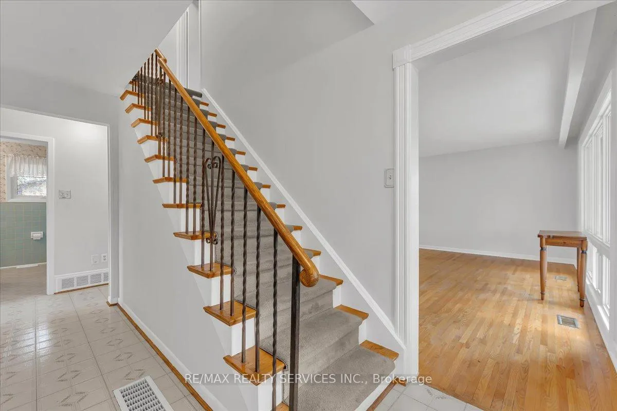 Photo 8 of 2 Windermere Court, Brampton, Northwood Park — HOMEH