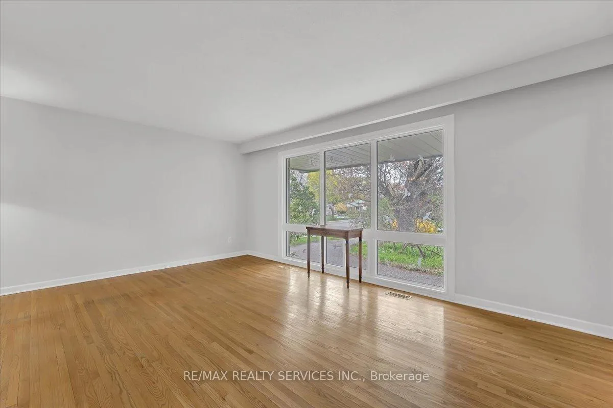 Photo 10 of 2 Windermere Court, Brampton, Northwood Park — HOMEH