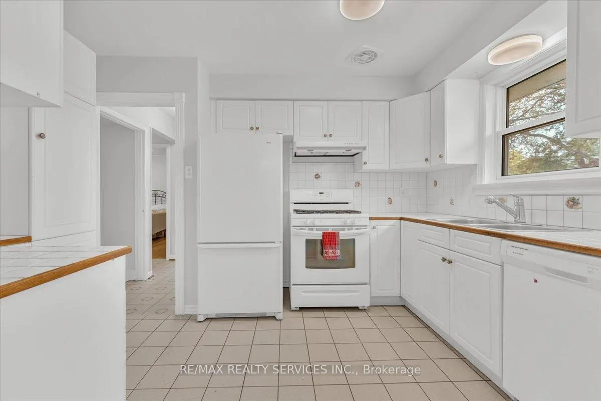 Photo 14 of 2 Windermere Court, Brampton, Northwood Park — HOMEH