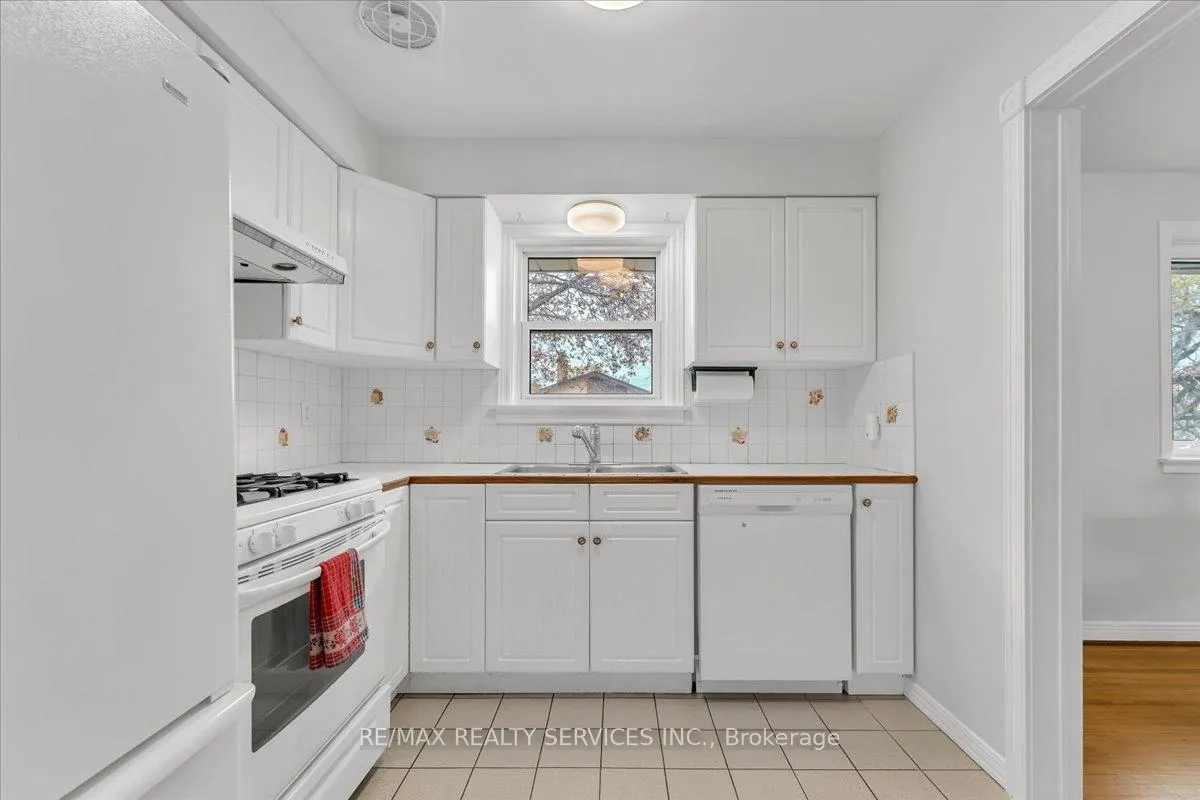 Photo 15 of 2 Windermere Court, Brampton, Northwood Park — HOMEH
