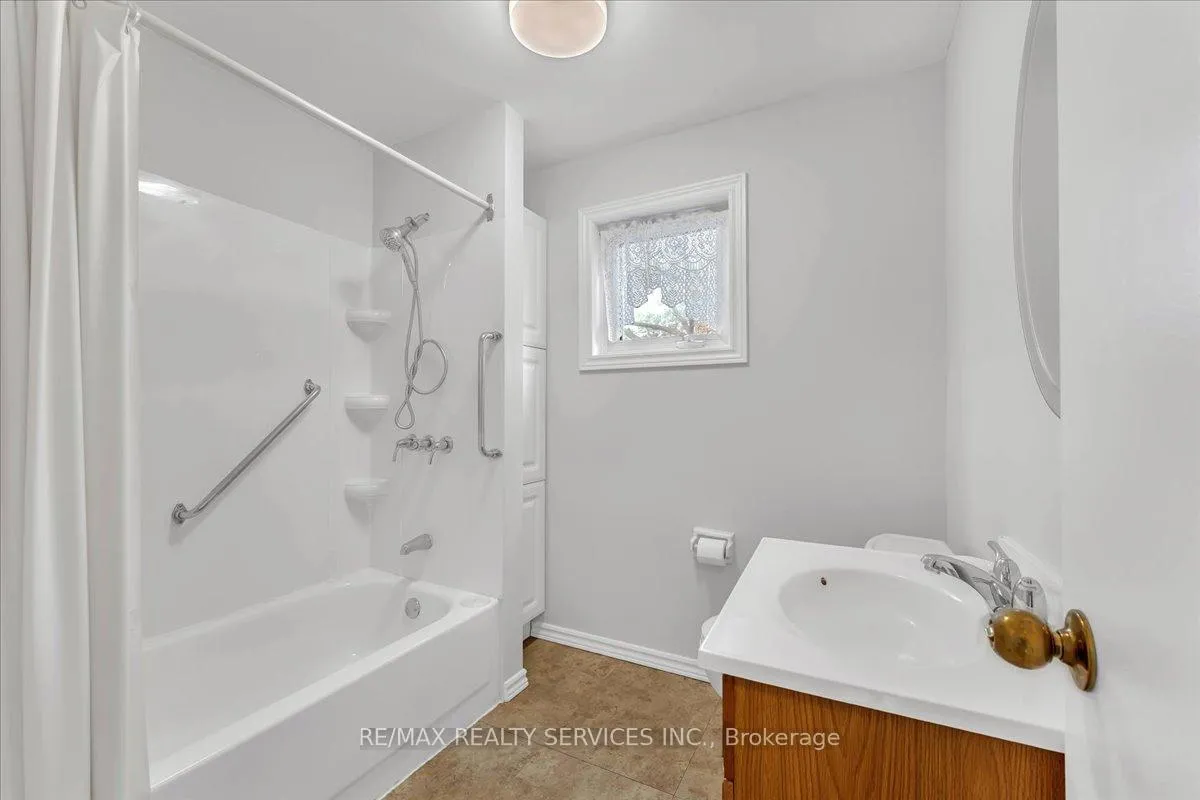 Photo 32 of 2 Windermere Court, Brampton, Northwood Park — HOMEH