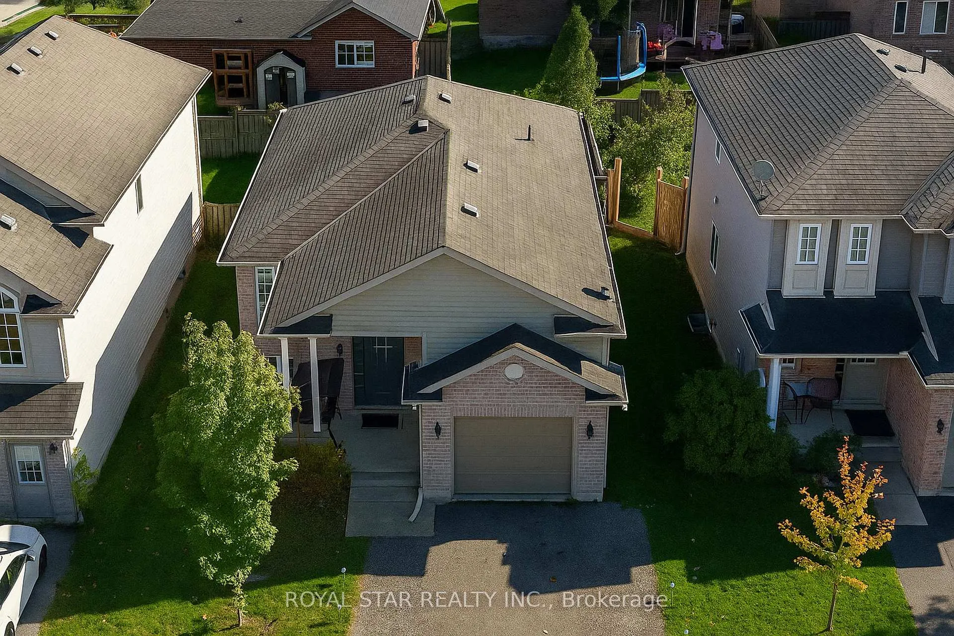 Photo 2 of 3 Kerr Crescent, Ingersoll, Ingersoll - North — HOMEH