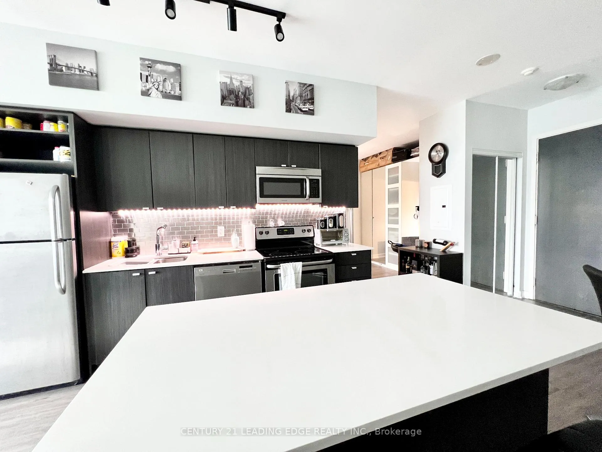 Photo 6 of Unit 3015, 105 The Queensway, Toronto, High Park-Swansea — HOMEH