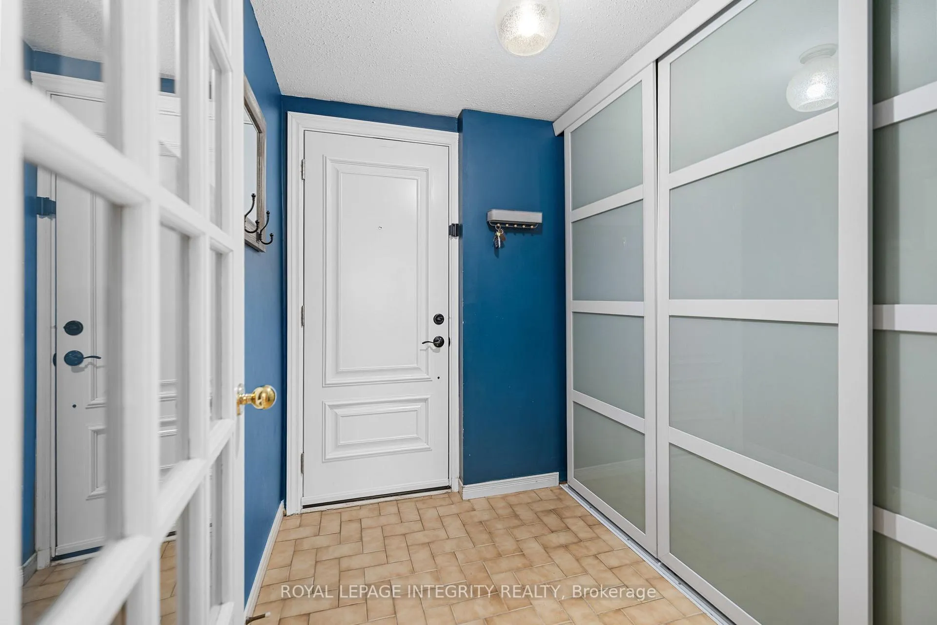 Photo 2 of 4 Hackett Street, Ottawa, Hunt Club Woods — HOMEH