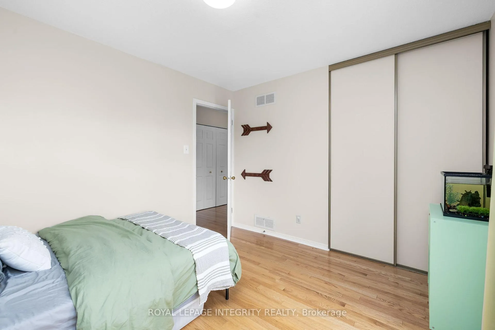 Photo 23 of 4 Hackett Street, Ottawa, Hunt Club Woods — HOMEH