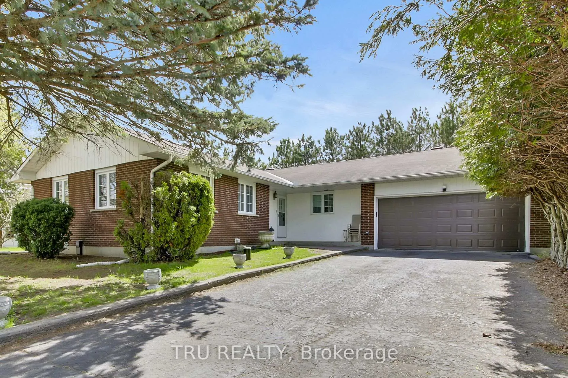 Photo 2 of 7038 Shields Drive, Ottawa, Greely — HOMEH
